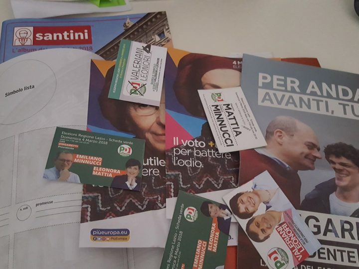 L’album della raccolta dei Santini elettorali sbarca a Roma. Ed è subito collezione!